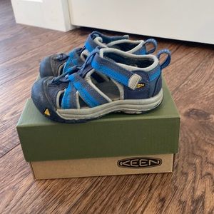 Toddler boy KEENs size 7